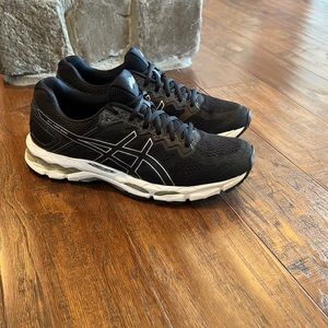 Women’s Asics Gel-Superion FluidRide Size 9.5 Black